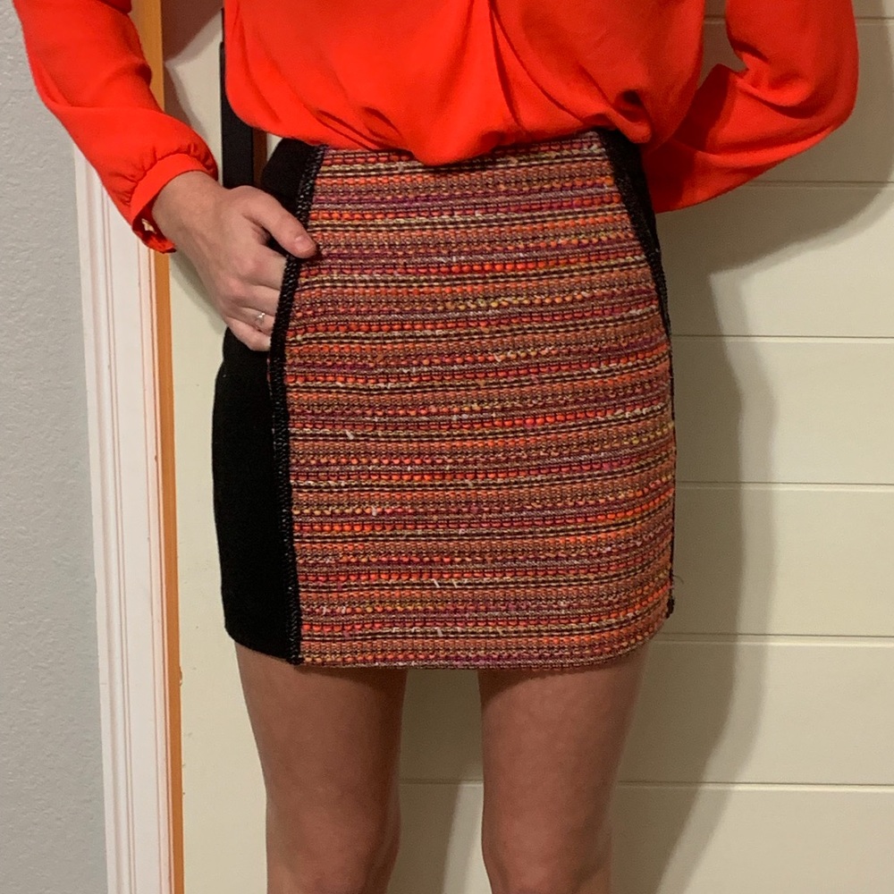 Cute tweed mini skirt with pockets